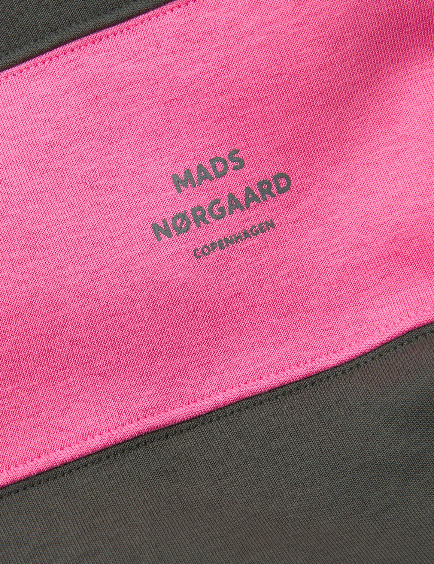 Standard Crew Panel Logo Sweat, Beluga/Knockout Pink