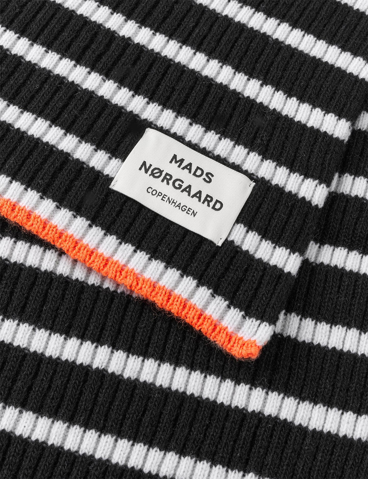 Yota Grafenau Scarf, Black/Vanilla Ice
