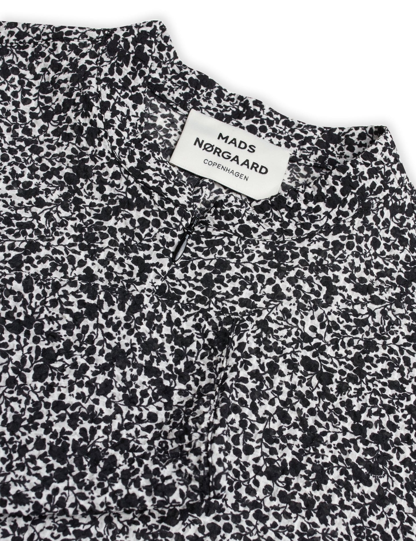 Bumpy Flower Bossa,  White/Black