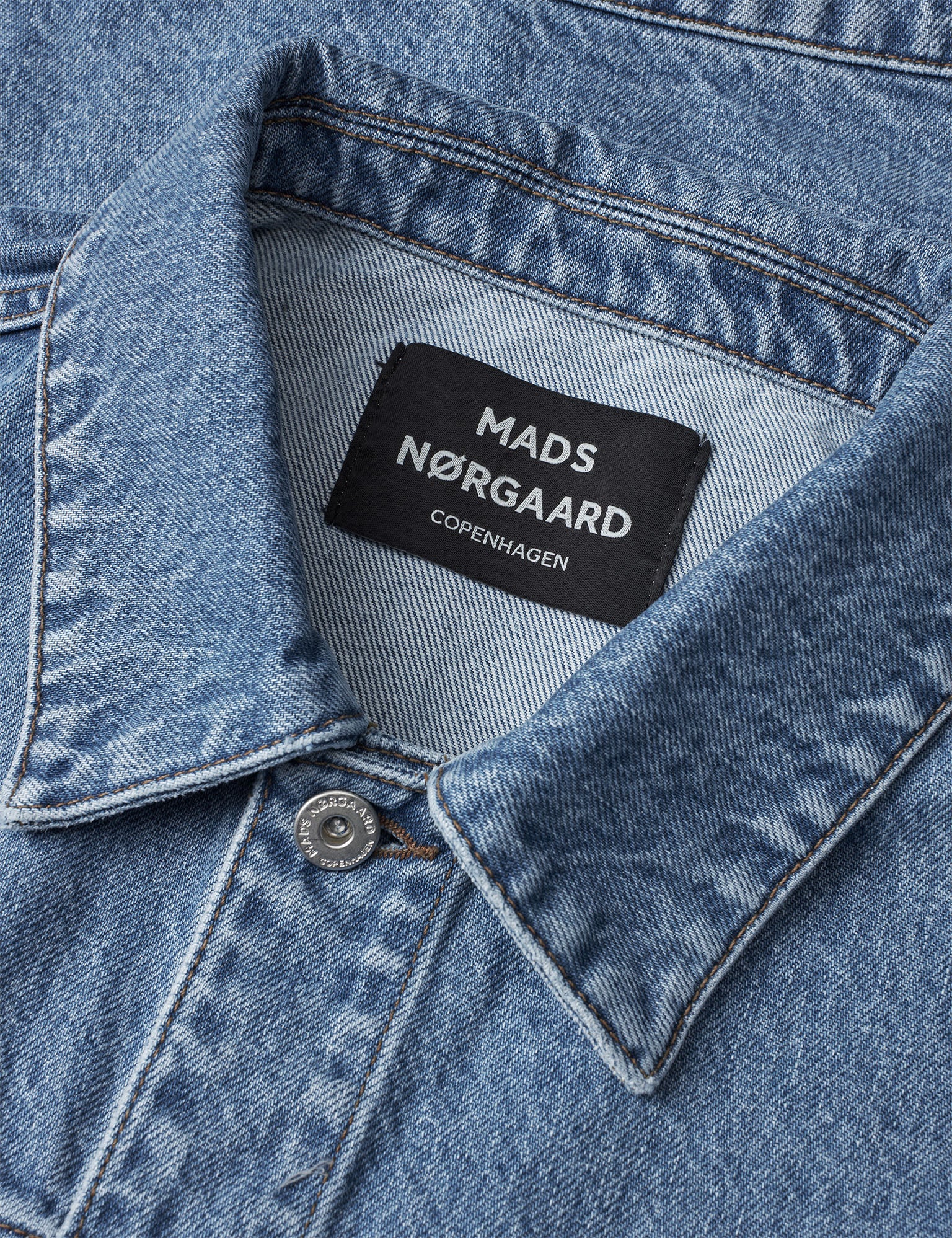 Arizona Denim Trucker Jacket, Mid Blue Stone Wash – MADS NØRGAARD